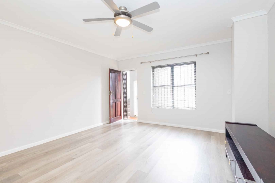 To Let 2 Bedroom Property for Rent in Loevenstein Western Cape